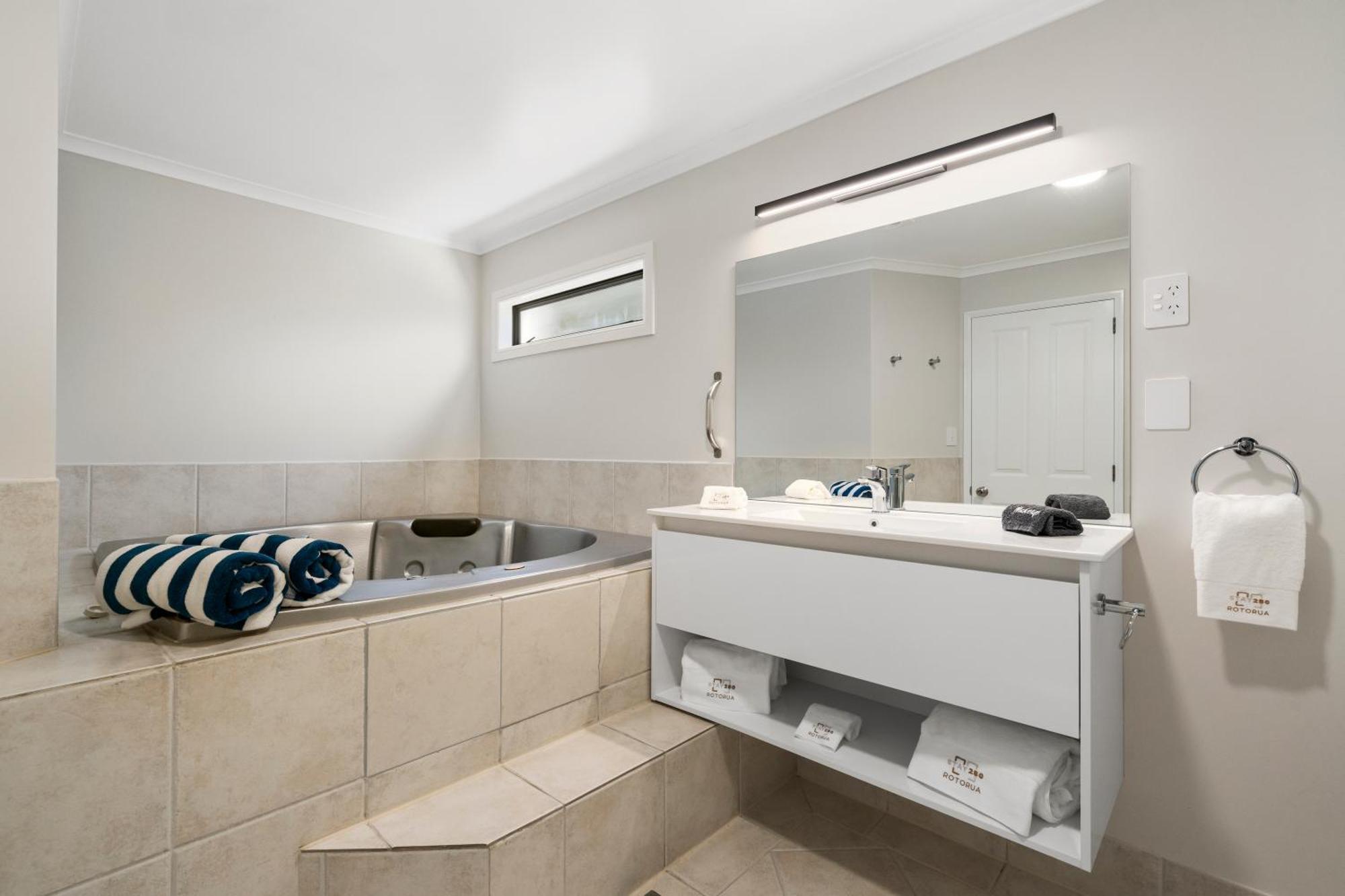Stay 284 Rotorua - Refurbished Modern Accommodation Exterior photo